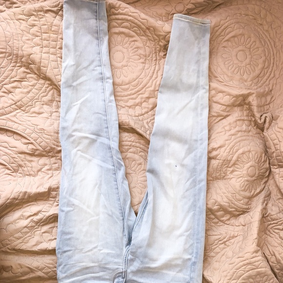 AE light blue jeans! - Picture 2 of 5